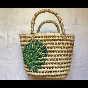 NWT Gorgeous monstera leaf woven hand bag!